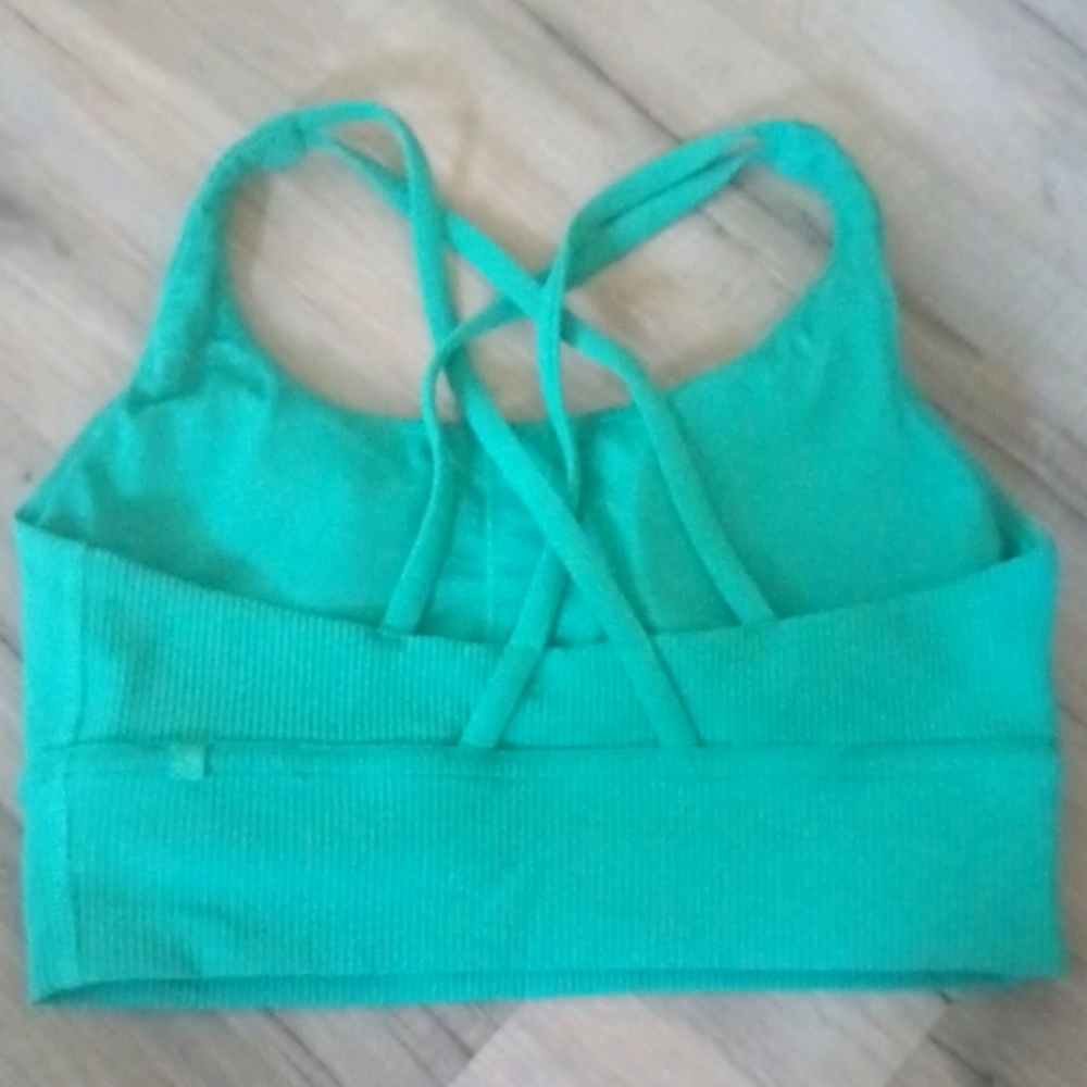 Lululemon long lined ribbed medium support sports bra. Size 6 /8.
